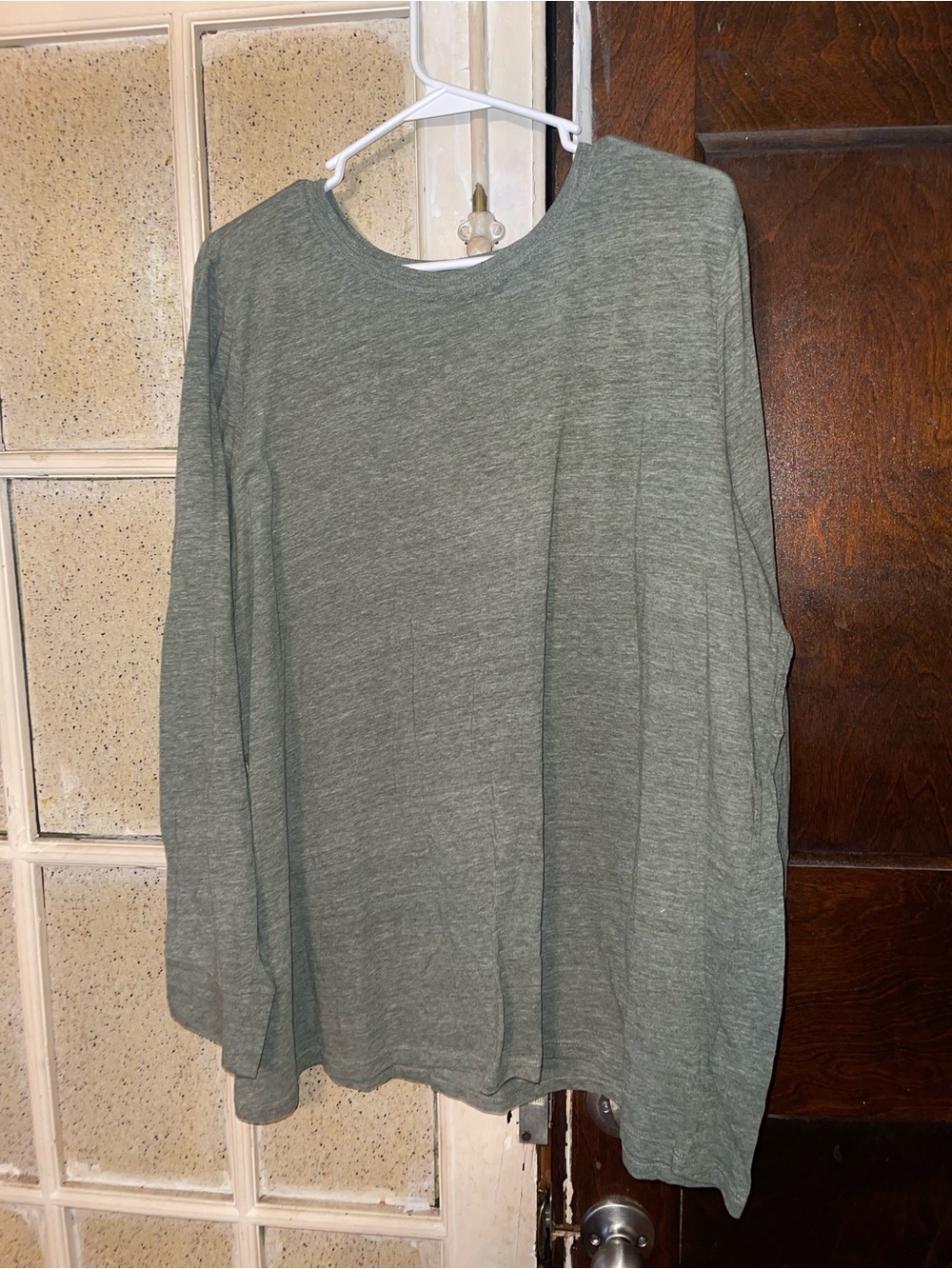 torrid Olive Green Long-Sleeve Crewneck Tee - Size 3